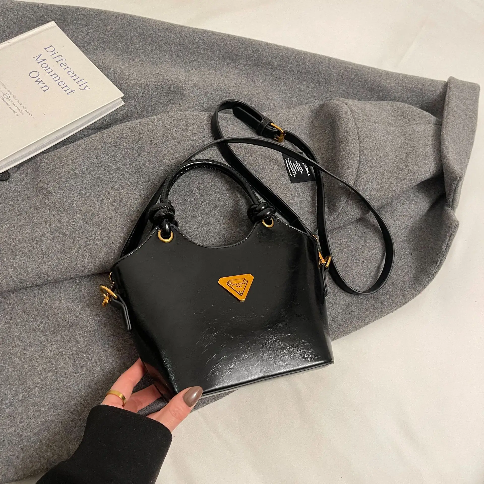 Korean Style Retro Crossbody Bag for Women - Image 2