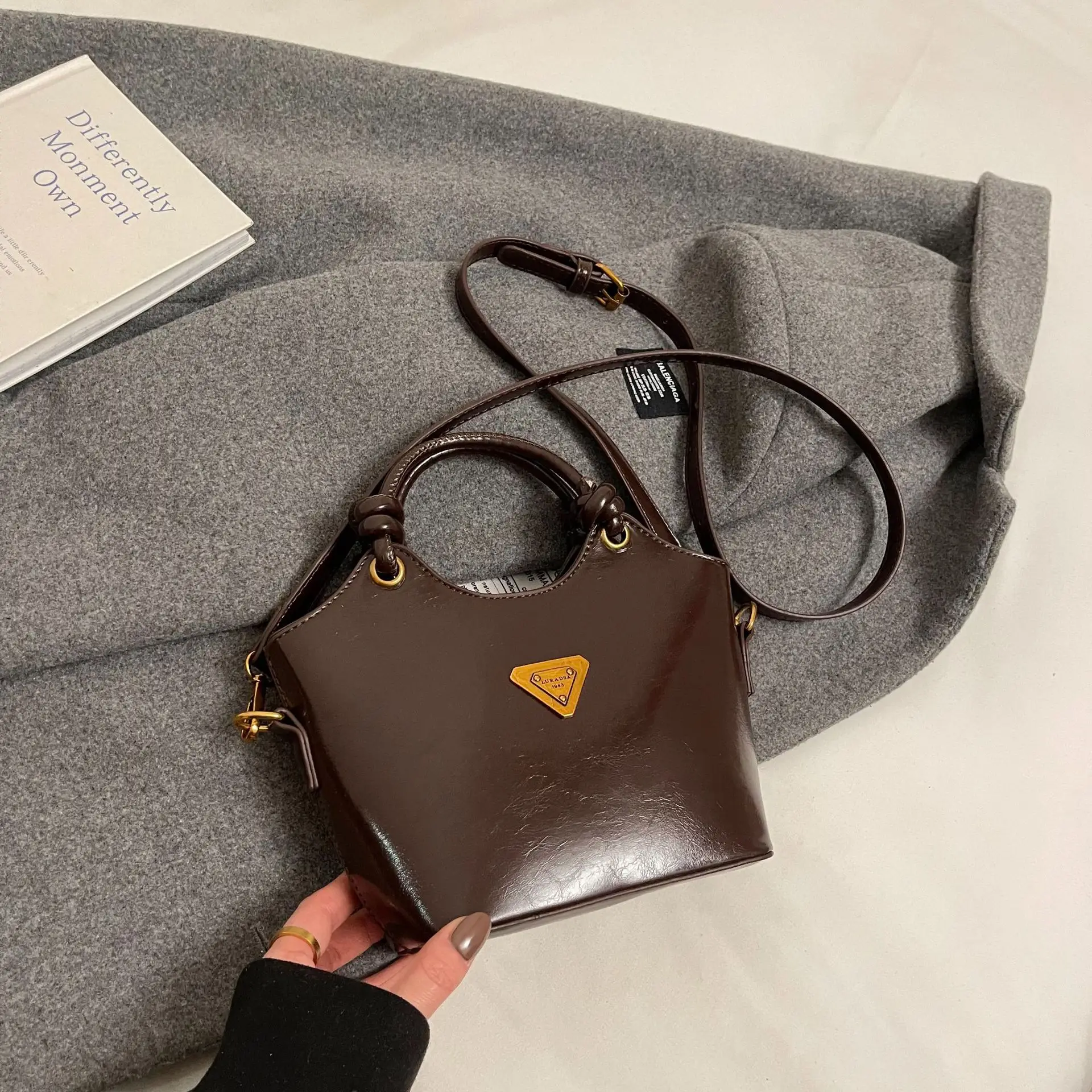 Korean Style Retro Crossbody Bag for Women - Image 4