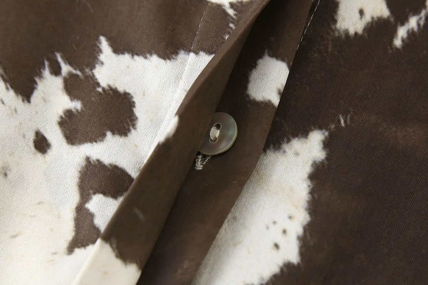 Women Printed Cowhide Lapel Shirt with Belt Midi Suit — feature 13