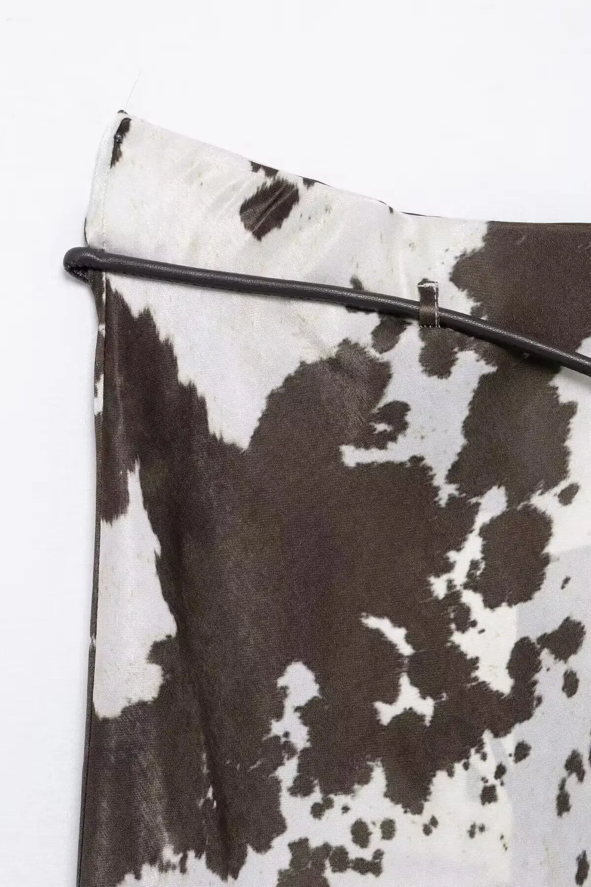 Women Printed Cowhide Lapel Shirt with Belt Midi Suit — feature 17
