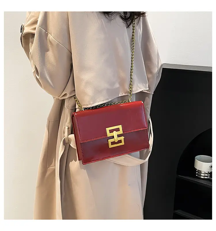 Red European Chain Shoulder Bag for Women — feature 14