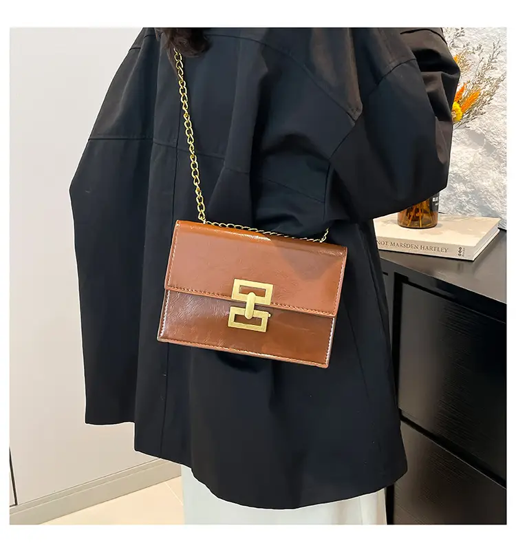 Red European Chain Shoulder Bag for Women — feature 18