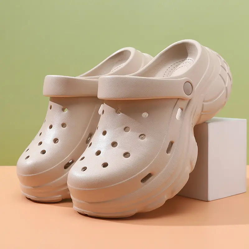 2025 new thick-soled hole shoes women's summer wear non-slip excrement feeling Baotou beach sandals a generation of hair - Image 2