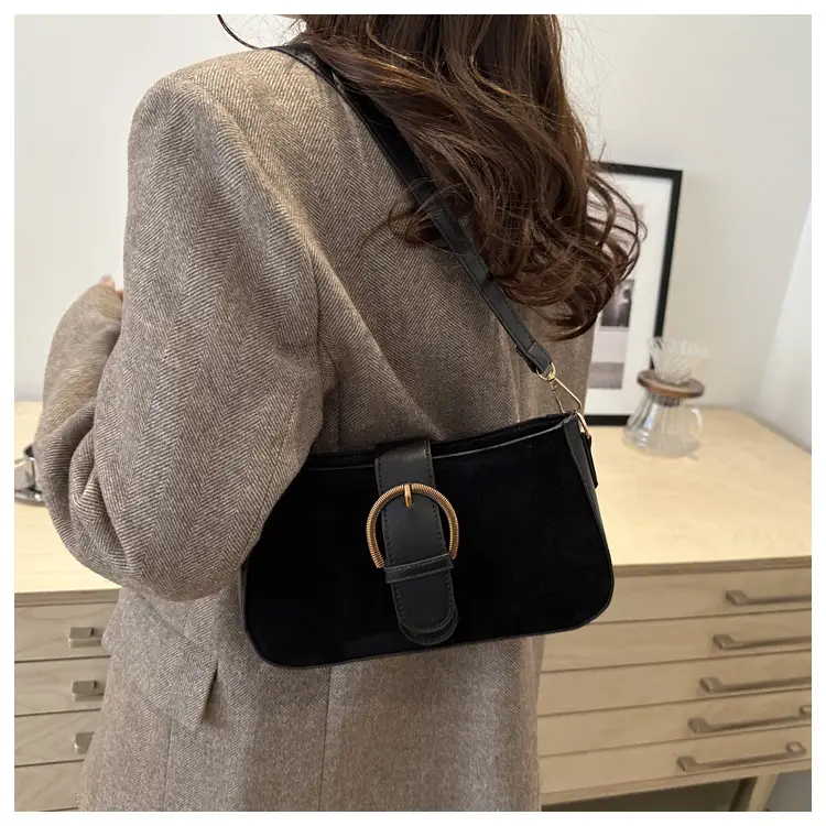 Retro Niche Bag Underarm Shoulder Small Square 2025 — feature 15