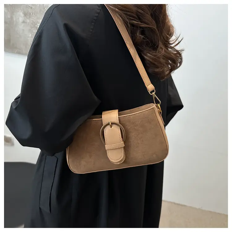 Retro Niche Bag Underarm Shoulder Small Square 2025 — feature 9