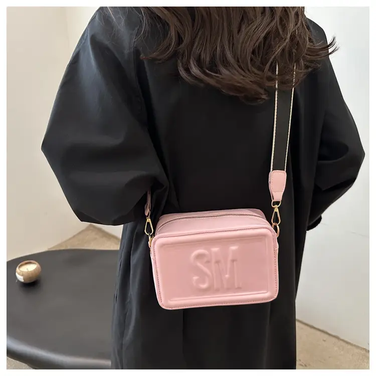 SM Letter Wide Shoulder Crossbody Bag Red White — feature 10