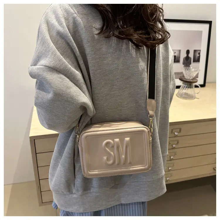 SM Letter Wide Shoulder Crossbody Bag Red White — feature 18
