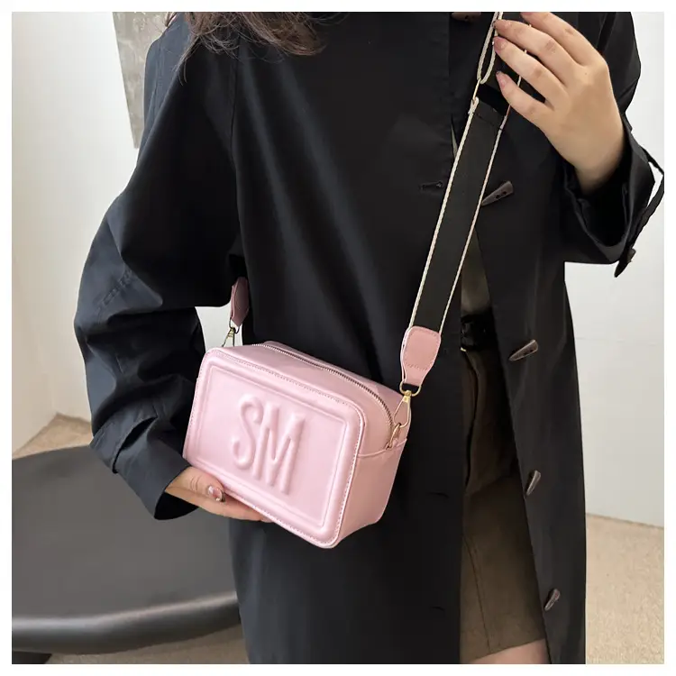 SM Letter Wide Shoulder Crossbody Bag Red White — feature 9
