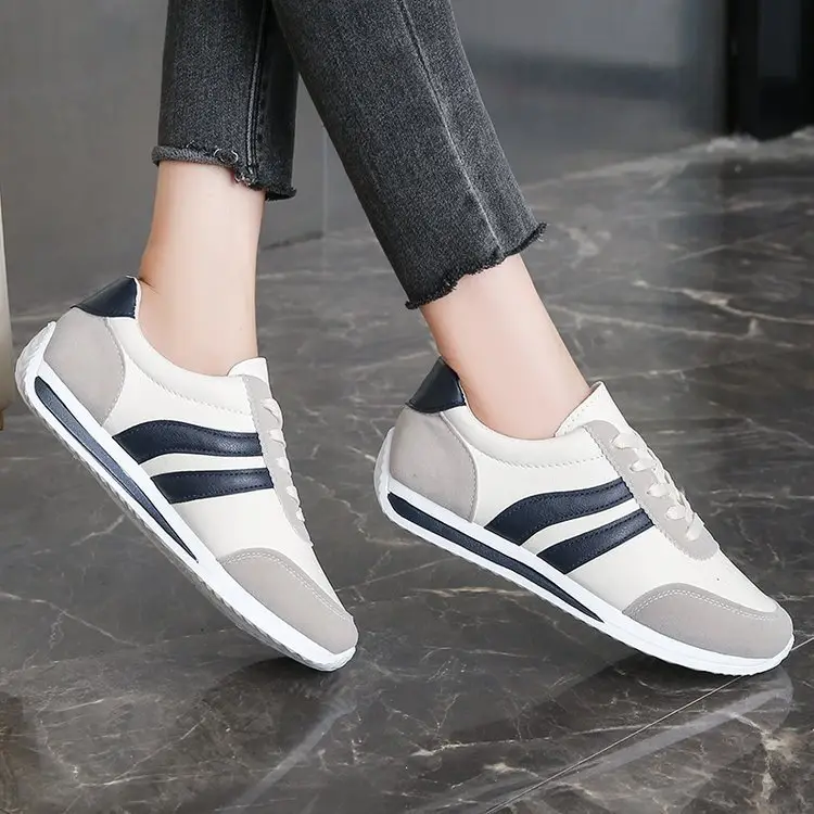 2026 Autumn New Lace-Up Casual Sports Shoes Soft-Soled Running Shoes Versatile Student Shoes Flat Non-Slip Women's Shoes - Image 9