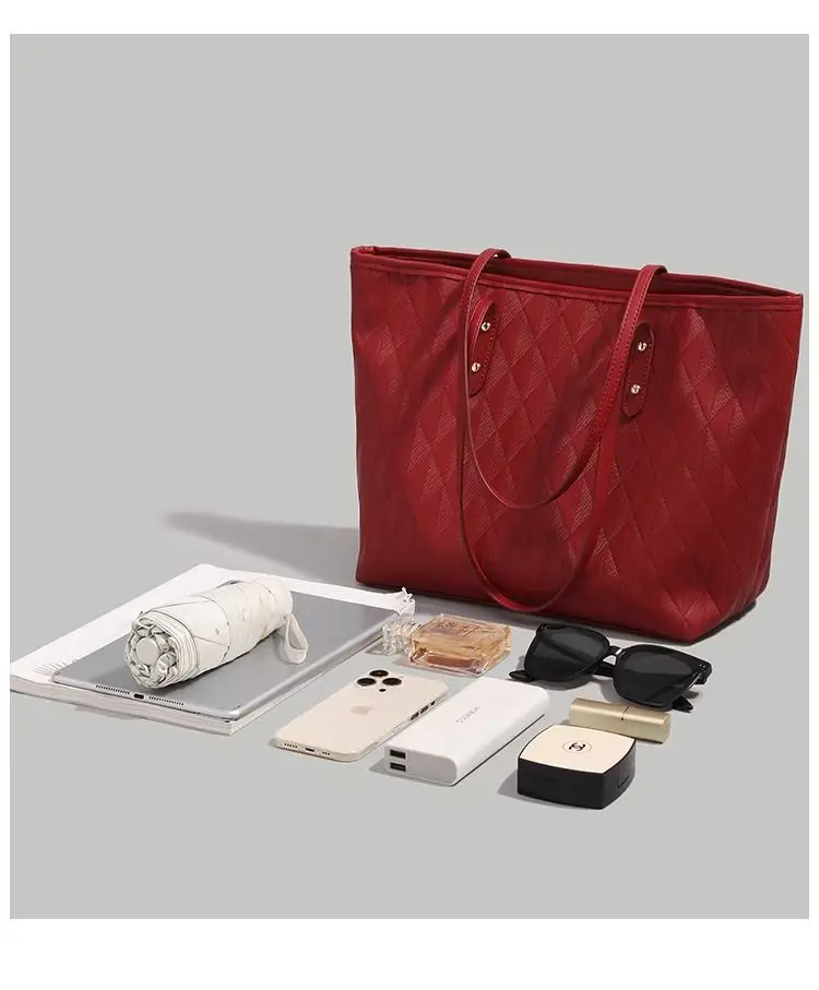 Red Textured Women's Shoulder Bag 2026 — feature 10