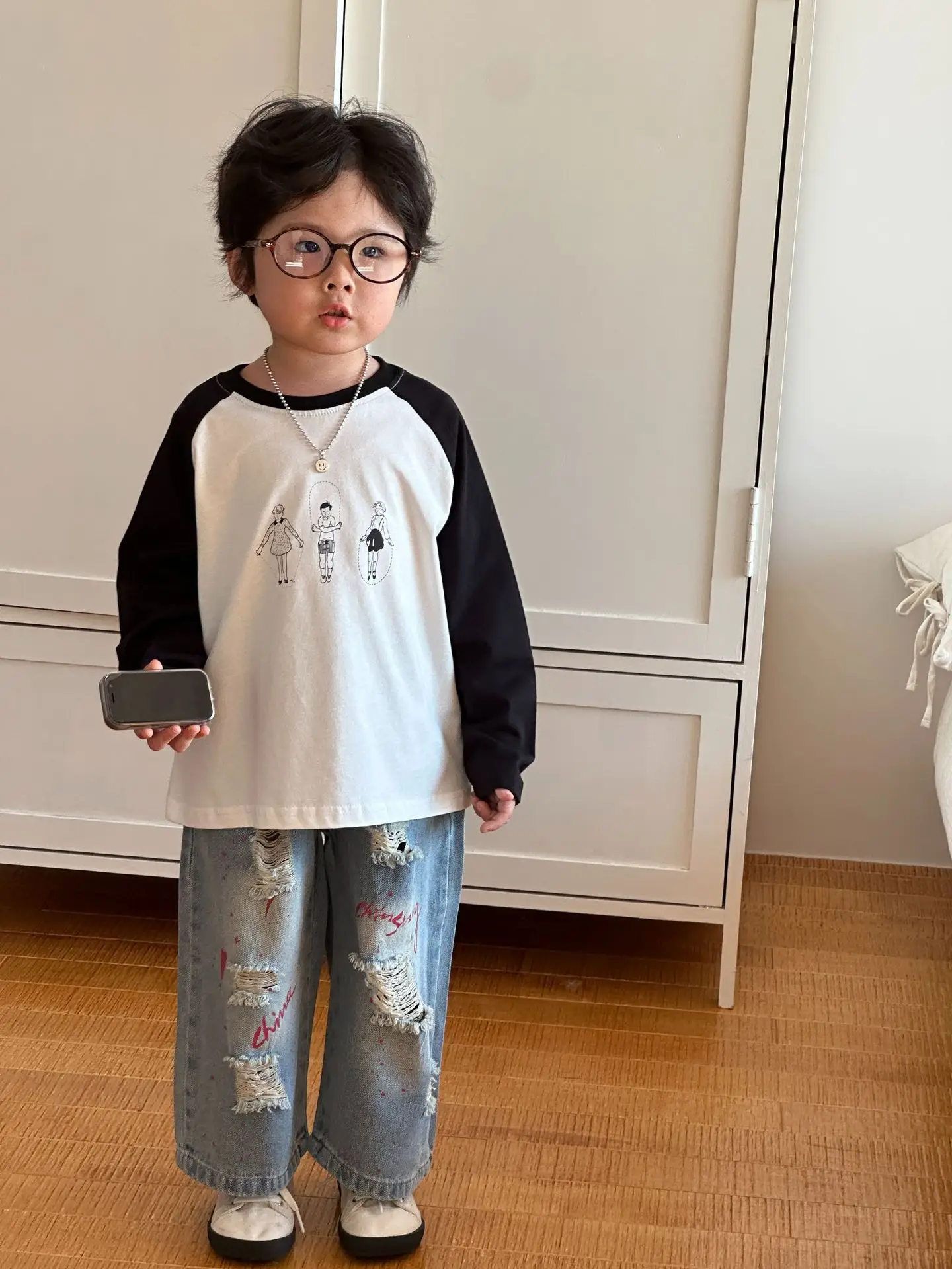 Montaigne Boys T-Shirt White Black Raglan Sleeve Print — feature 10