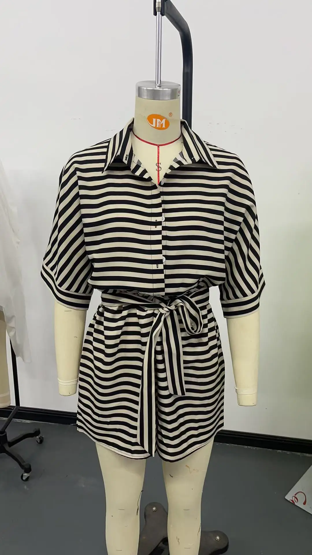 Women Striped Lapel Cardigan Belt Shorts Suit Red White — feature 5