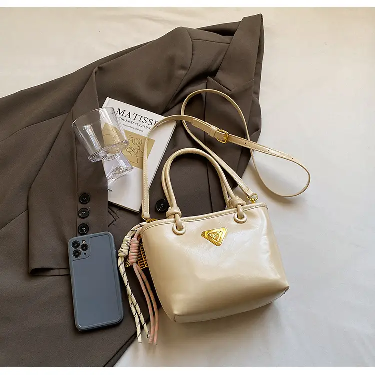 Women's Light Blue Retro Handbag with Gold Plated Logo — feature 32