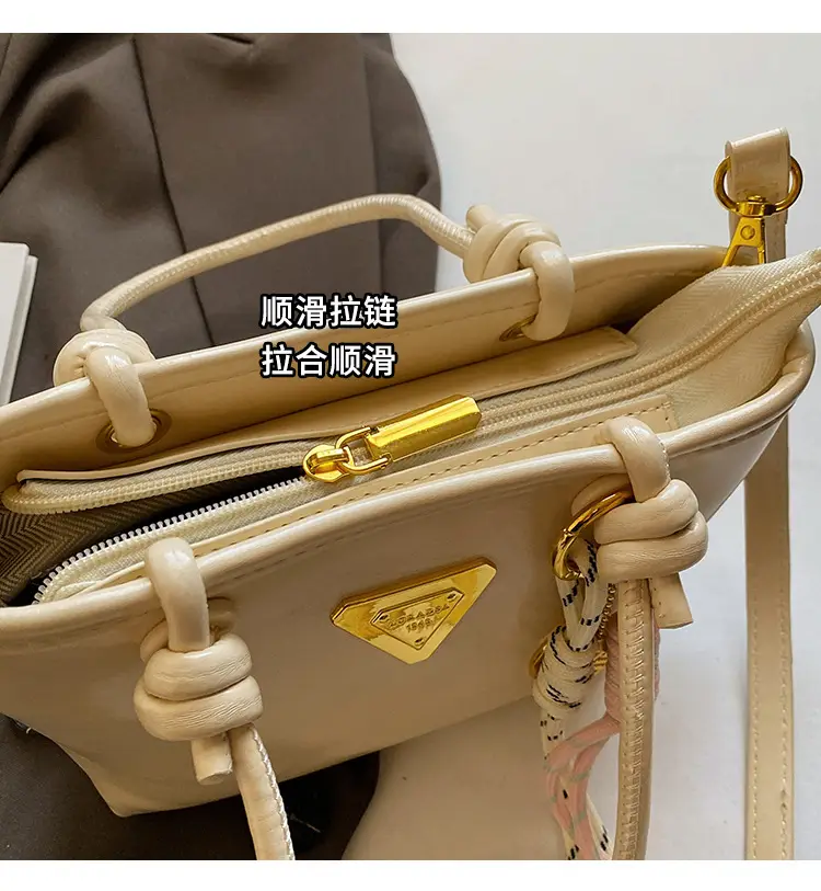 Women's Light Blue Retro Handbag with Gold Plated Logo — feature 6