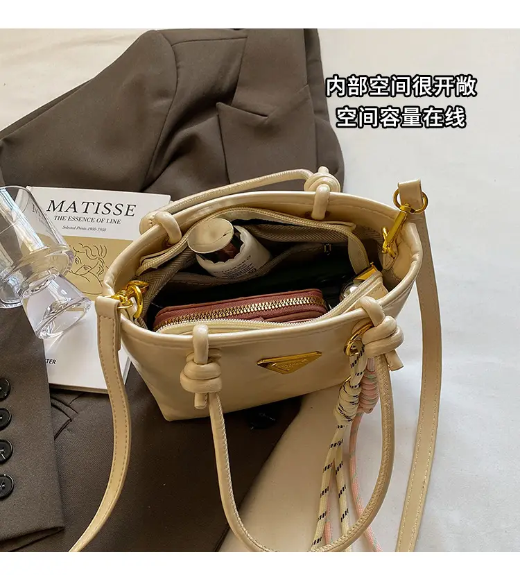 Women's Light Blue Retro Handbag with Gold Plated Logo — feature 7