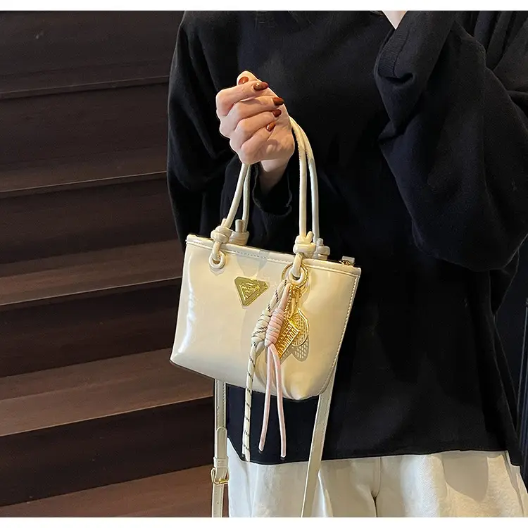 Women's Light Blue Retro Handbag with Gold Plated Logo — feature 8