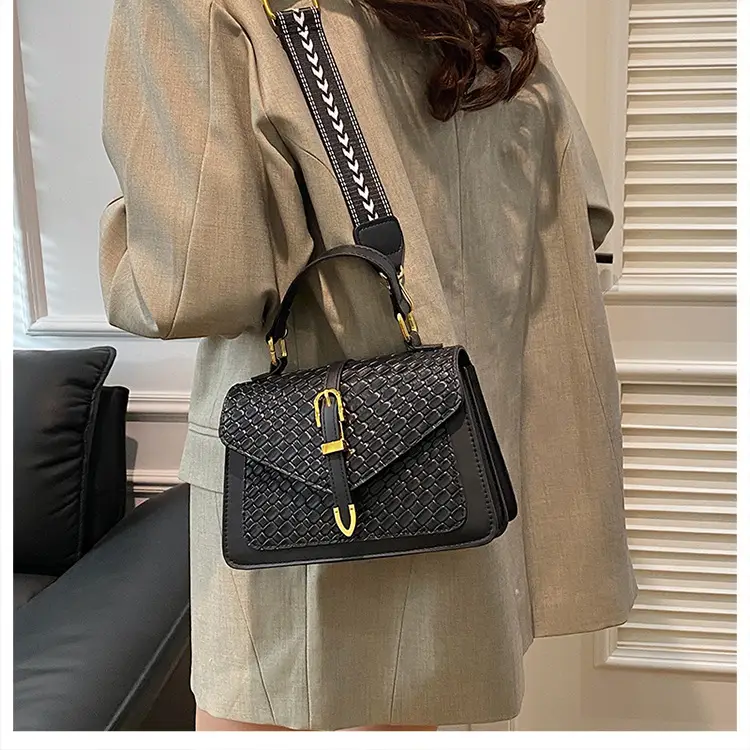 Silver Embroidered Shoulder Bag for Women 2025 — feature 9