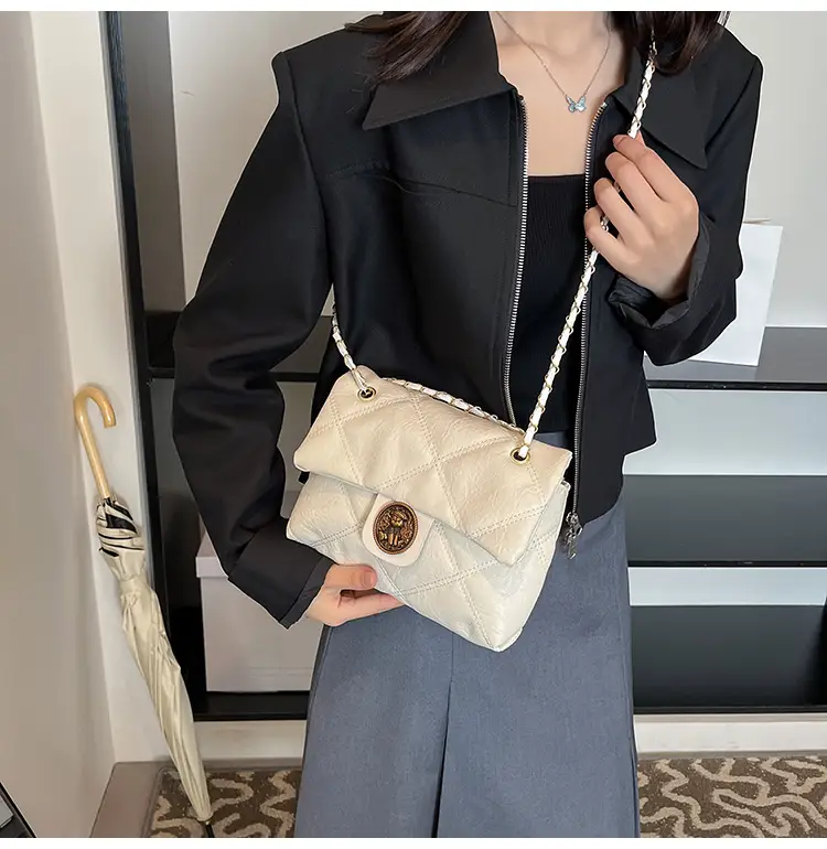Retro Quilted Chain Shoulder Bag for Women Brown — feature 13