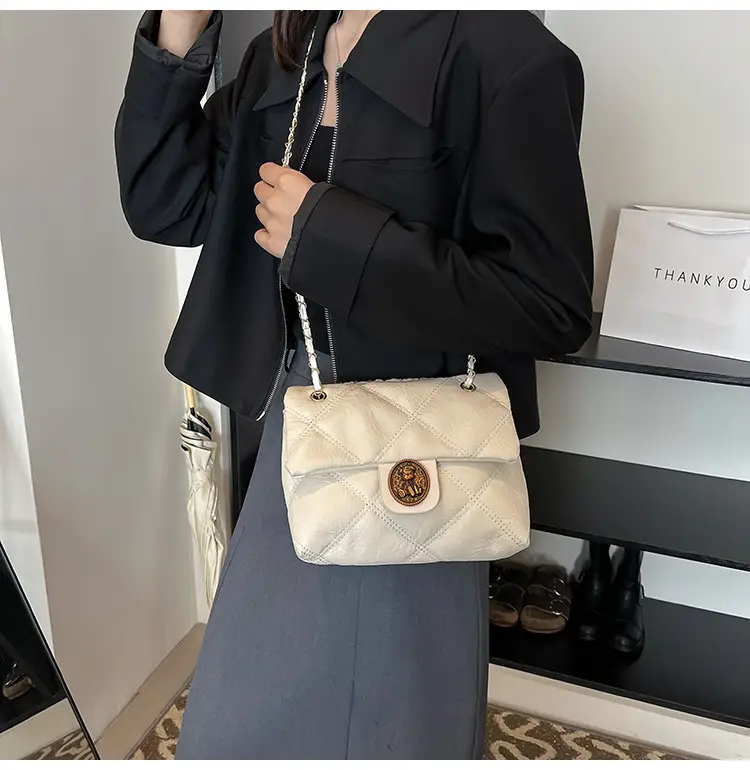 Retro Quilted Chain Shoulder Bag for Women Brown — feature 14