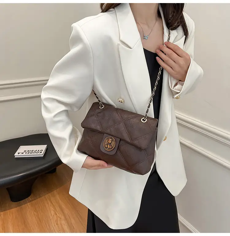 Retro Quilted Chain Shoulder Bag for Women Brown — feature 8