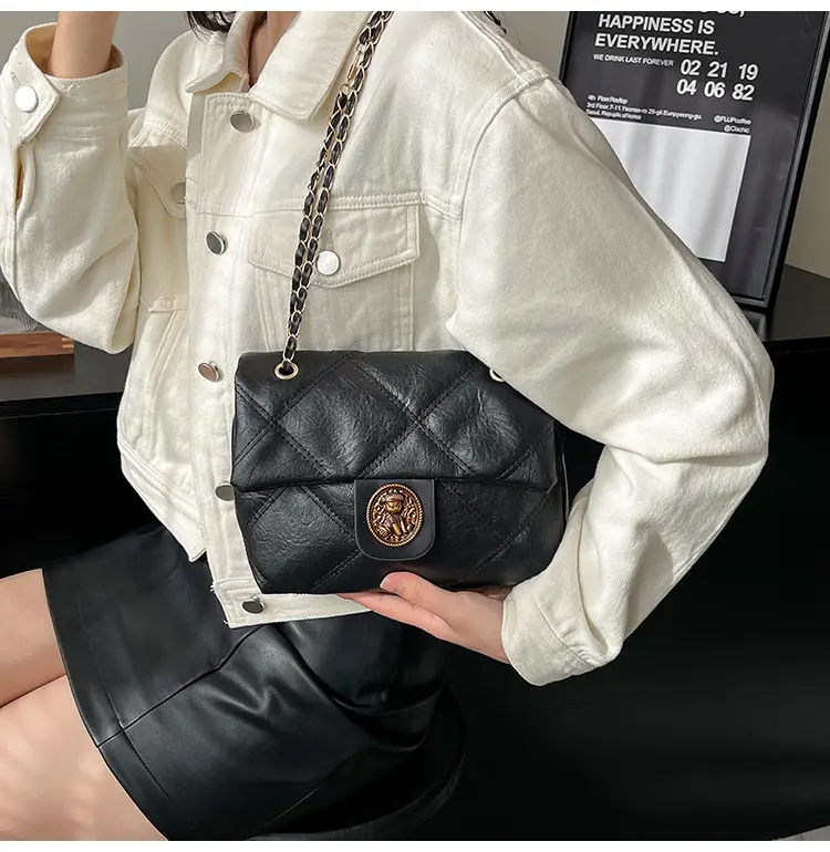 Retro Quilted Chain Shoulder Bag for Women Brown — feature 9