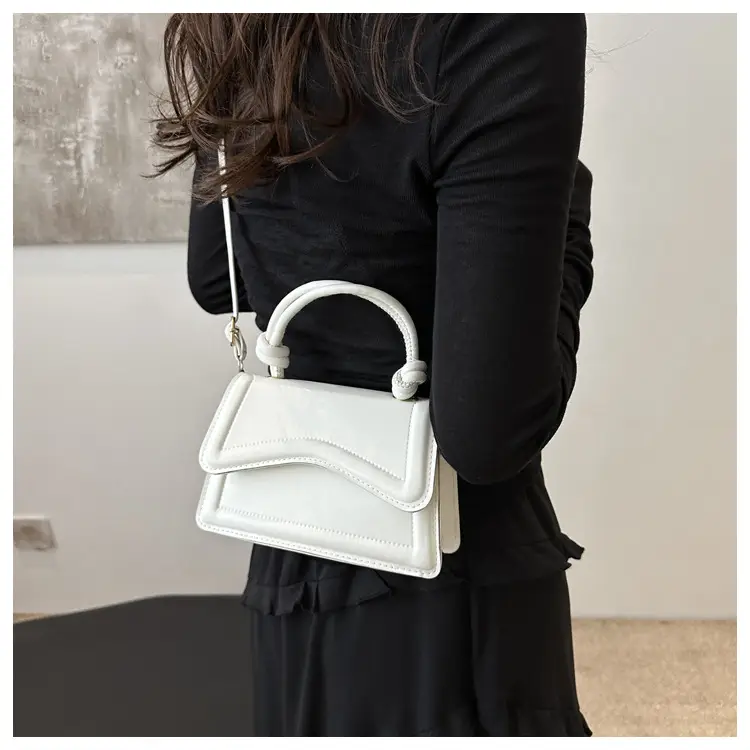 Small Square Beige Women's Shoulder Bag 2025 — feature 11
