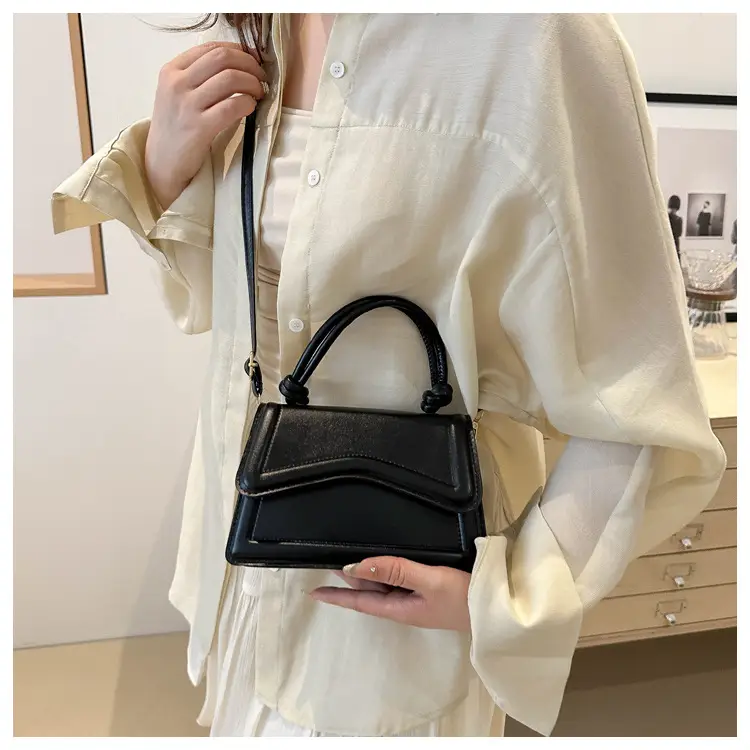 Small Square Beige Women's Shoulder Bag 2025 — feature 16