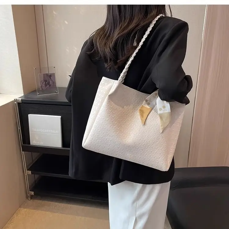 Pink Textured Shoulder Bag for Women 2026 Spring — feature 15