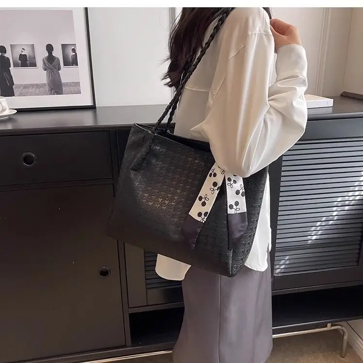 Pink Textured Shoulder Bag for Women 2026 Spring — feature 20