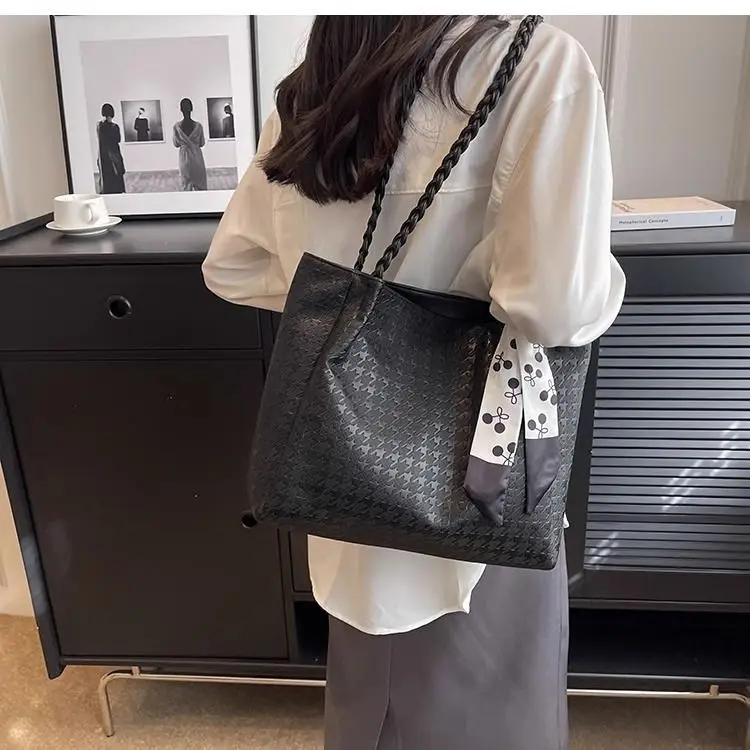 Pink Textured Shoulder Bag for Women 2026 Spring — feature 21