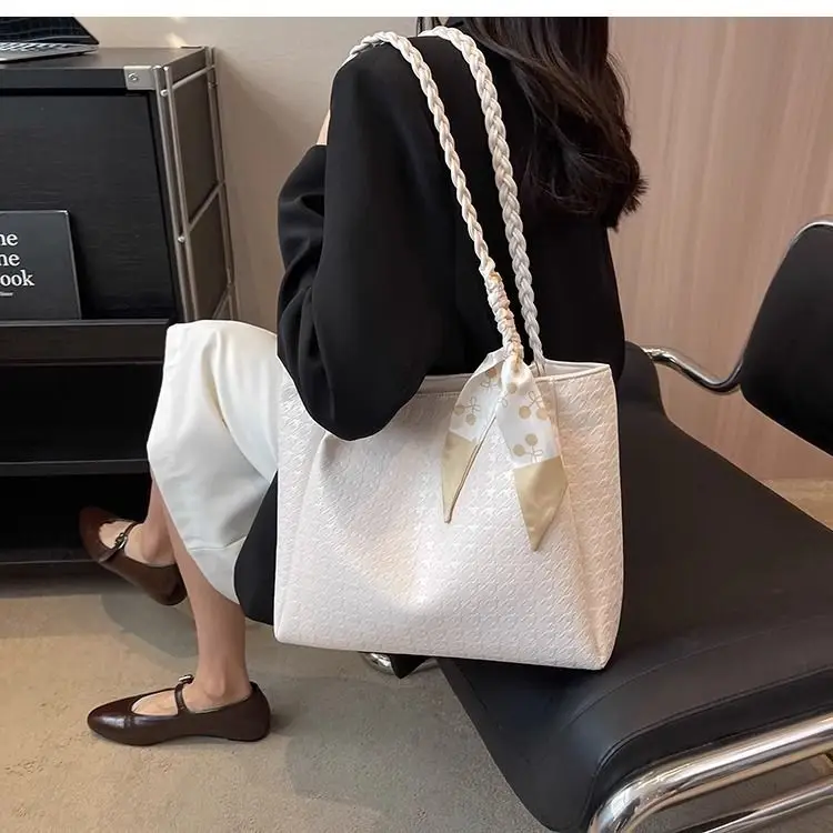 Pink Textured Shoulder Bag for Women 2026 Spring — feature 4