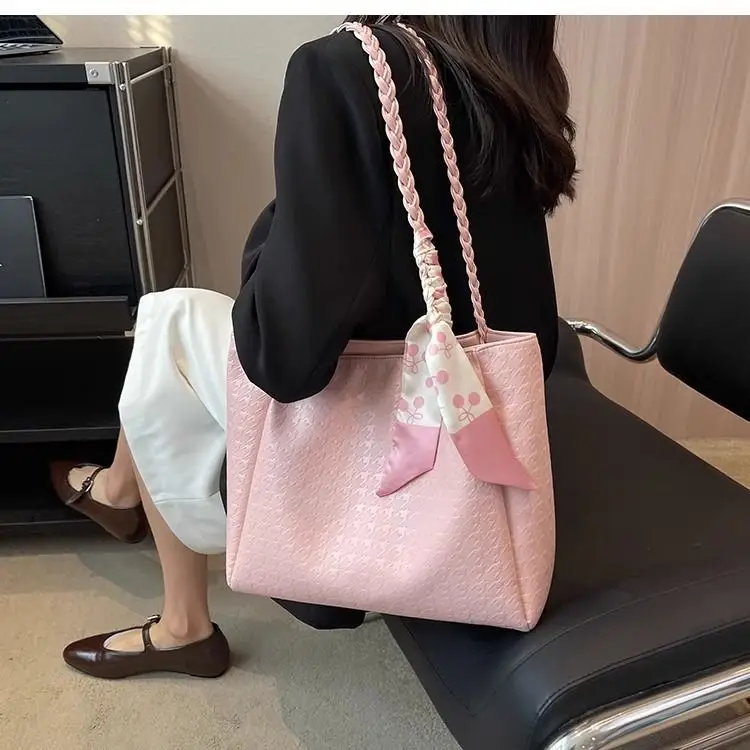 Pink Textured Shoulder Bag for Women 2026 Spring — feature 5