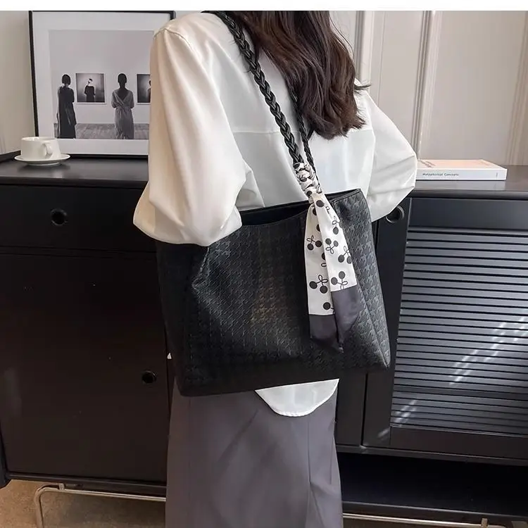Pink Textured Shoulder Bag for Women 2026 Spring — feature 6