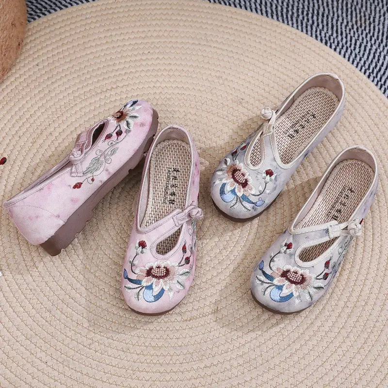 Retro Chinese Style Hanfu Shoes Old Beijing Cloth Shoes Women's Shallow Mouth Breathable Ethnic Style Embroidered Shoes Comfortable Soft Sole Mother Shoes - Image 5