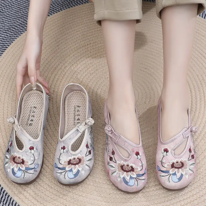 Retro Chinese Style Hanfu Shoes Old Beijing Cloth Shoes Women's Shallow Mouth Breathable Ethnic Style Embroidered Shoes Comfortable Soft Sole Mother Shoes - Image 6
