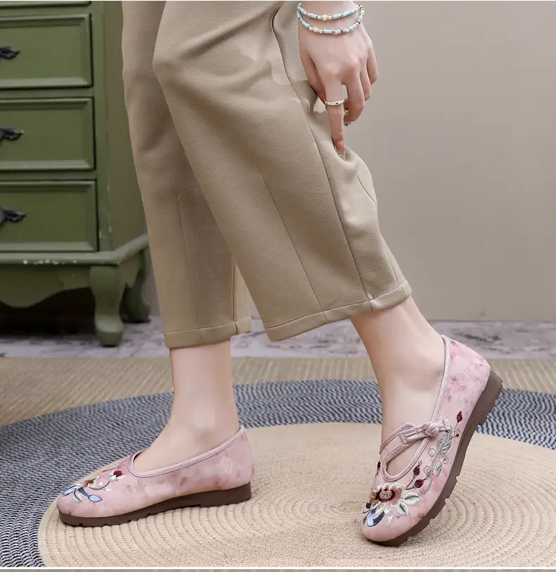 Retro Chinese Style Hanfu Shoes Old Beijing Cloth Shoes Women's Shallow Mouth Breathable Ethnic Style Embroidered Shoes Comfortable Soft Sole Mother Shoes — feature 16
