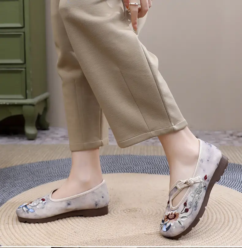 Retro Chinese Style Hanfu Shoes Old Beijing Cloth Shoes Women's Shallow Mouth Breathable Ethnic Style Embroidered Shoes Comfortable Soft Sole Mother Shoes — feature 21
