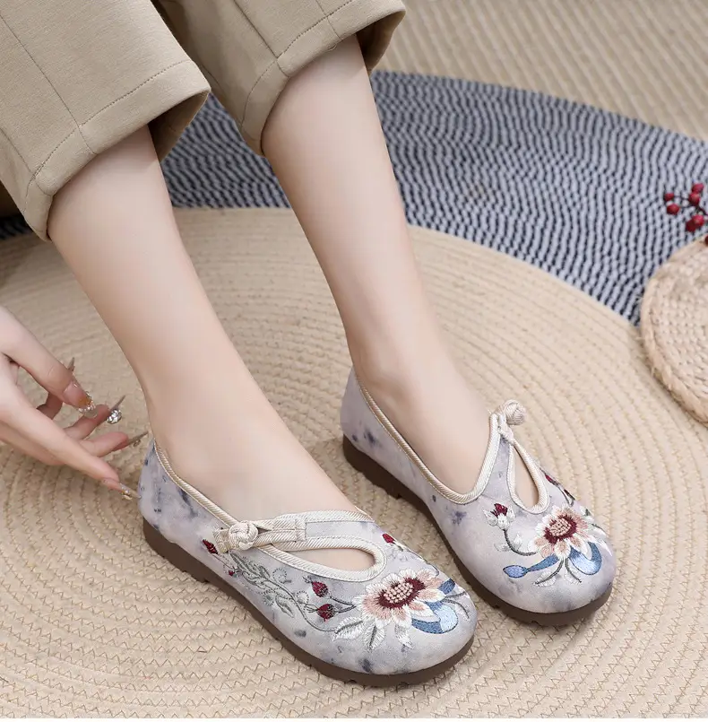 Retro Chinese Style Hanfu Shoes Old Beijing Cloth Shoes Women's Shallow Mouth Breathable Ethnic Style Embroidered Shoes Comfortable Soft Sole Mother Shoes — feature 22