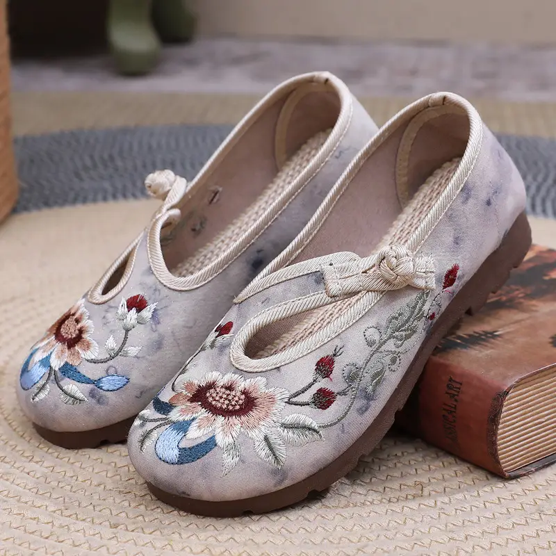 Retro Chinese Style Hanfu Shoes Old Beijing Cloth Shoes Women's Shallow Mouth Breathable Ethnic Style Embroidered Shoes Comfortable Soft Sole Mother Shoes - Image 2