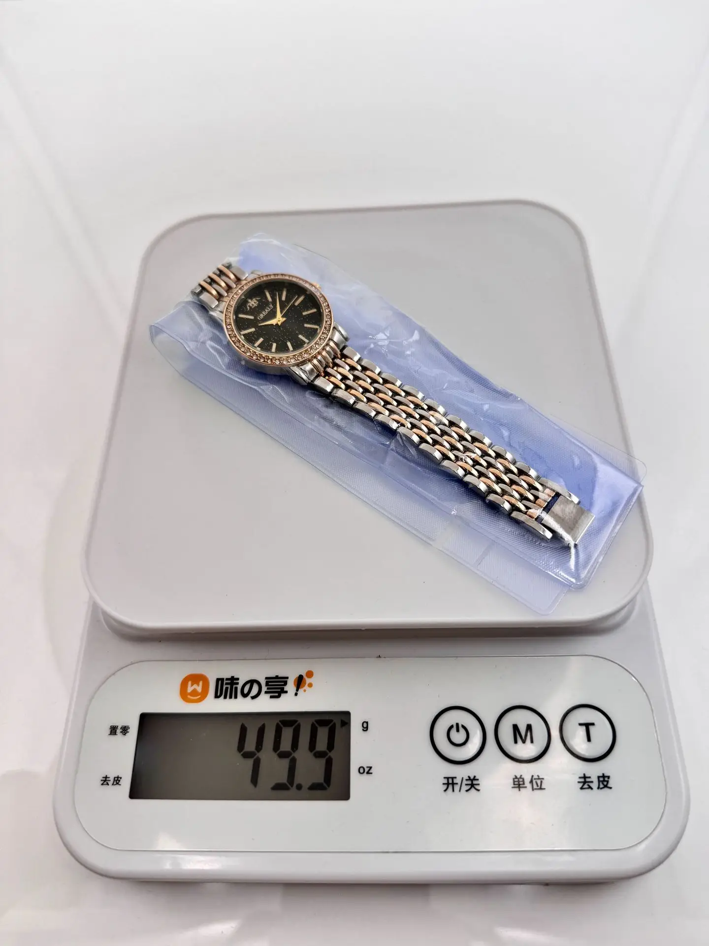 Women's Gold Starry Sky Quartz Watch with Diamond Bracelet — feature 4