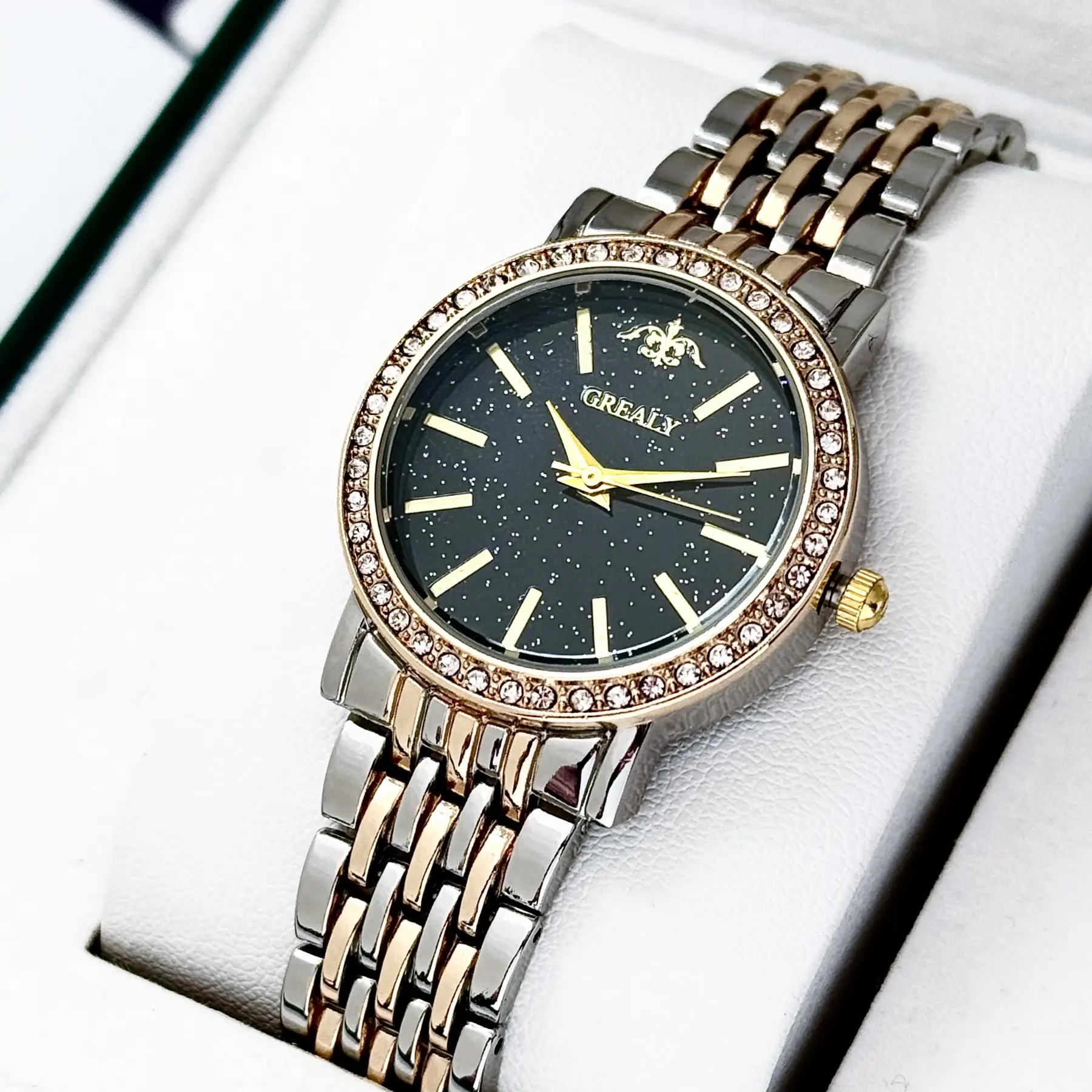 Women's Gold Starry Sky Quartz Watch with Diamond Bracelet — feature 7