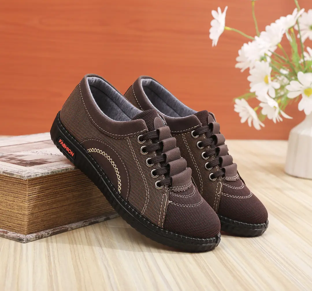26 Spring and Autumn New Style Old Beijing Cloth Shoes for Women, Lightweight Non-Slip Flat Heel Granny Shoes, Soft Sole Comfortable Middle-Aged and Elderly Mom Shoes — feature 3