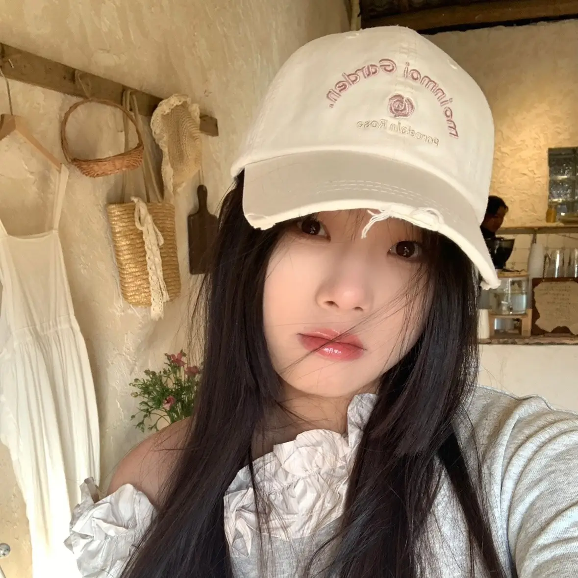 Red Korean Rose Letter Baseball Cap for Women — feature 1
