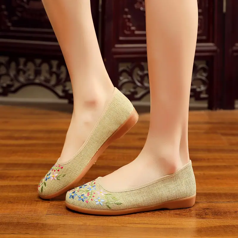 26 New Styles of Cotton and Linen Old Beijing Women's Flat Shoes, Non-Slip Soft Sole Ethnic Style Embroidered Shoes, Low-Top Breathable Flat Shoes - Image 6
