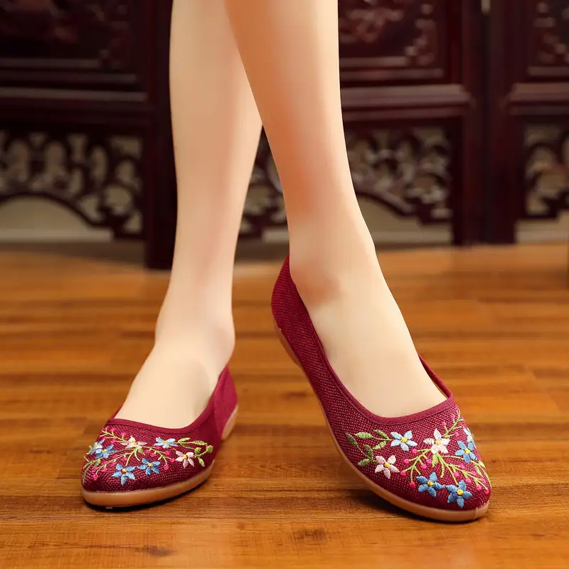 26 New Styles of Cotton and Linen Old Beijing Women's Flat Shoes, Non-Slip Soft Sole Ethnic Style Embroidered Shoes, Low-Top Breathable Flat Shoes - Image 2