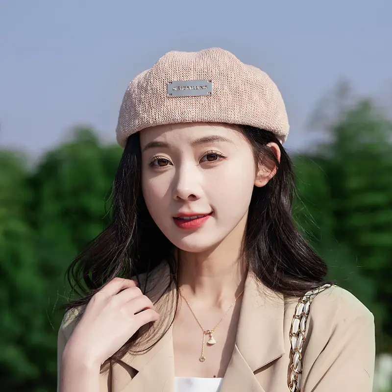Women Korean Style Forward Hat with Metal Label