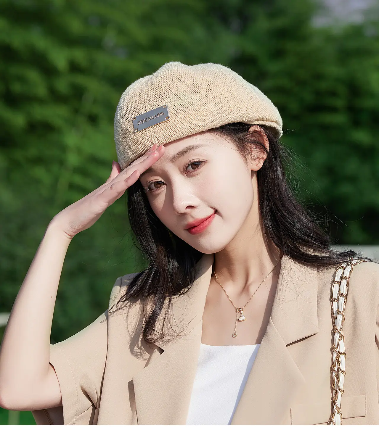 Women Korean Style Forward Hat with Metal Label — feature 3