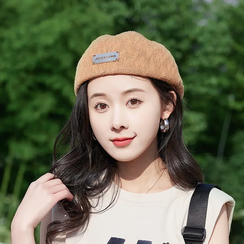 Women Korean Style Forward Hat with Metal Label