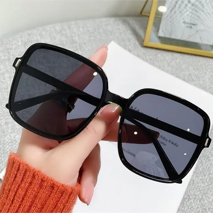 Men Women Square Frame UV400 Sunglasses Black