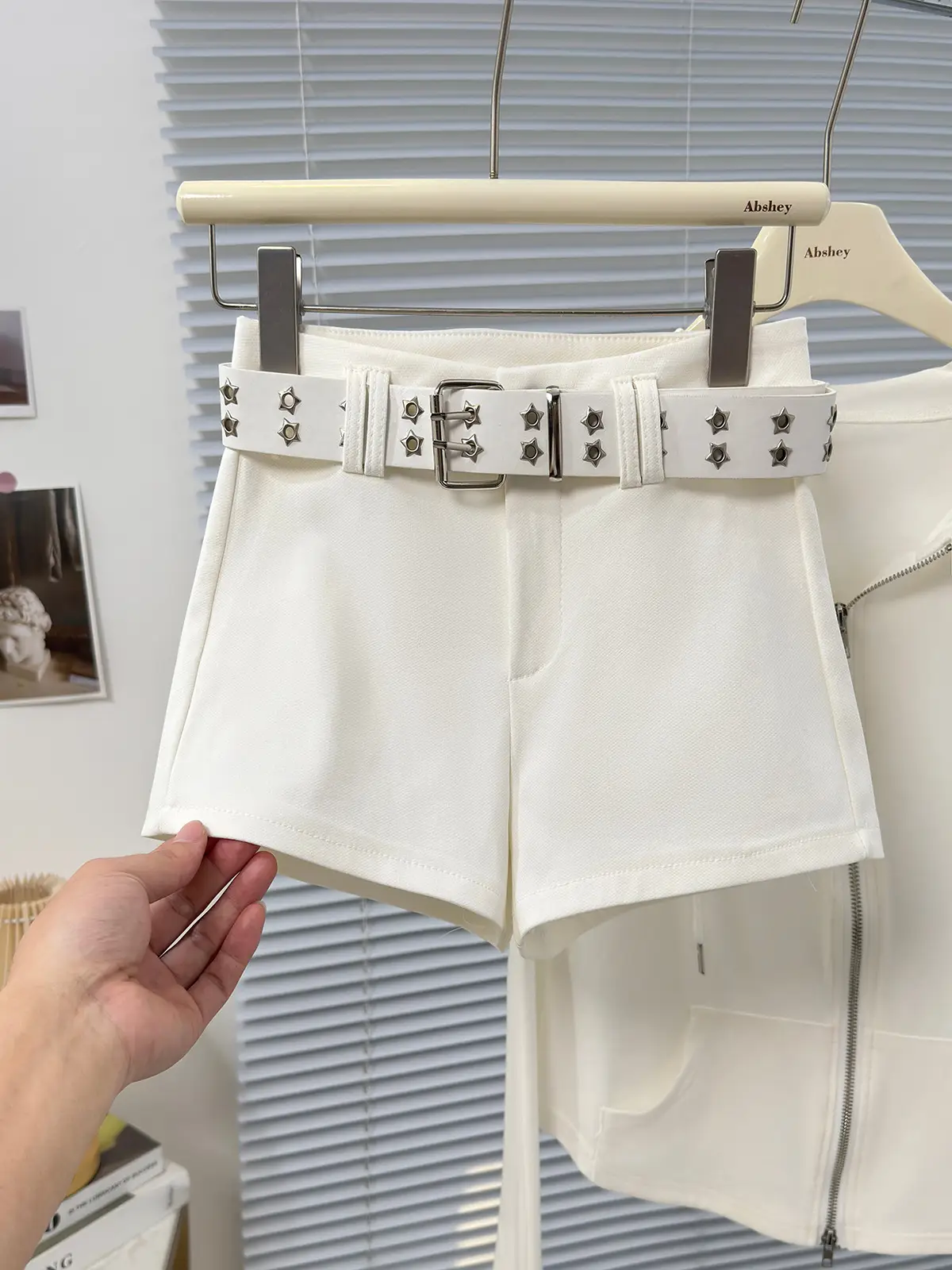 Women Black Hip Shorts with Belt 2025 Spring Summer — feature 5